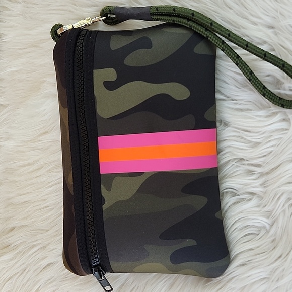HAUTE SHORE Handbags - HAUTE SHORE GREYSON NEOPRENE CAMO WRISTLET